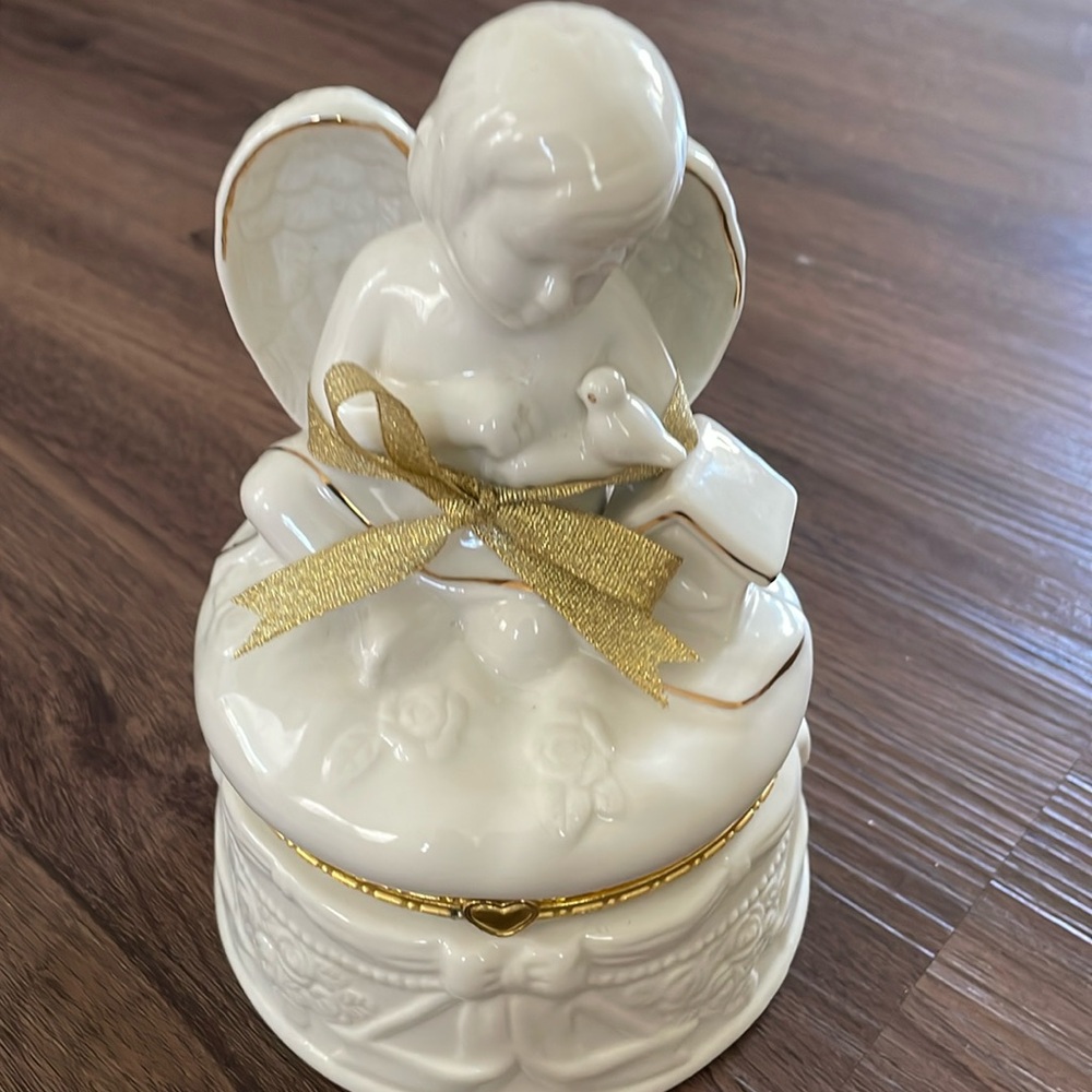 Vintage Ceramic Angel Trinket Jewelry Box withh Gold Accents